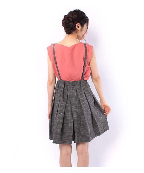 mysty woman（ミスティウーマン）の「ノースリーブトップス×吊りスカートセット（ワンピース/ドレス・レディース・オフホワイト/ライトオレンジ/ネイビー・M）」の4枚目の写真