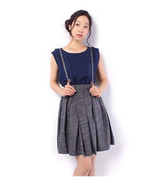 mysty woman（ミスティウーマン）の「ノースリーブトップス×吊りスカートセット（ワンピース/ドレス・レディース・オフホワイト/ライトオレンジ/ネイビー・M）」の2枚目の写真