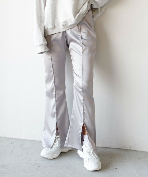 SHAGGIE（シャギー）の「フロントスリットサテンフレアパンツ（その他パンツ・レディース・ブラック/グレー/ブラウン・FREE）」の2枚目の写真