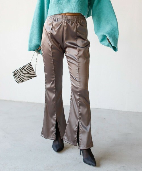 SHAGGIE（シャギー）の「フロントスリットサテンフレアパンツ（その他パンツ・レディース・ブラック/グレー/ブラウン・FREE）」の3枚目の写真