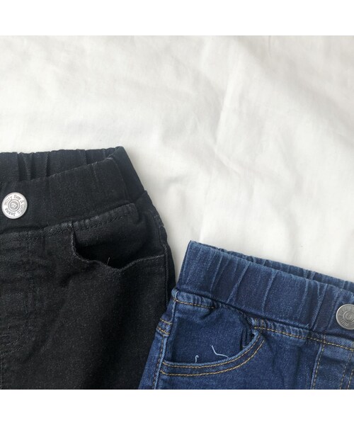 cache cache（カシュ カシュ）の「デニムパンツ（ブラック/ブルー）（デニムパンツ・キッズ・その他）」の2枚目の写真