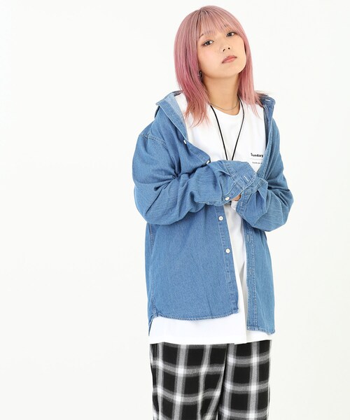 BOYSHE（ボーイシー）の「デニムロングシャツ　ブルー（シャツ/ブラウス・レディース・その他）」の3枚目の写真