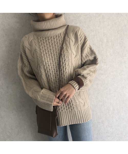 copine（コピン）の「全カラー12月10日再入荷！サイドスリットデザイン！ゆる可愛いケーブル編みタートルニット(3color)（ニット/セーター・レディース・その他）」の11枚目の写真