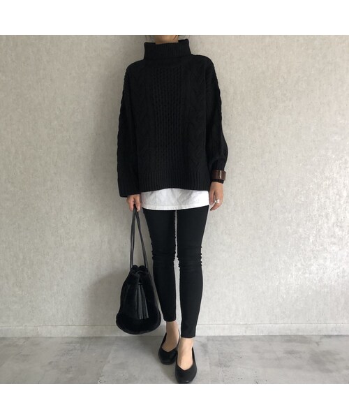 copine（コピン）の「全カラー12月10日再入荷！サイドスリットデザイン！ゆる可愛いケーブル編みタートルニット(3color)（ニット/セーター・レディース・その他）」の2枚目の写真