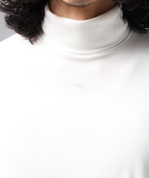 HARE（ハレ）の「タートルネックカットソー（トップス・メンズ・ホワイト×ブラック/オフホワイト/ブラック・S/M）」の6枚目の写真