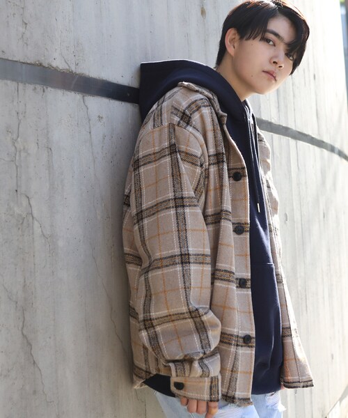 BOYSHE（ボーイシー）の「ビッグシルエット チェックシャツジャケット　ベージュ（シャツ/ブラウス・レディース・その他）」の4枚目の写真