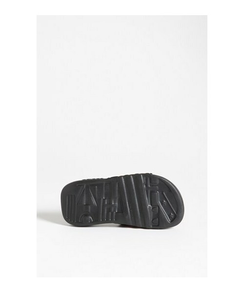 adidas（アディダス）の「adidas 'Adissage - Fade' Sandal (Toddler, Little Kid & Big Kid)（その他パンツ・Black/ University Red・Little Kid 13 M/Toddler 10 M）」の2枚目の写真