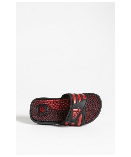 adidas（アディダス）の「adidas 'Adissage - Fade' Sandal (Toddler, Little Kid & Big Kid)（その他パンツ・Black/ University Red・Little Kid 13 M/Toddler 10 M）」の4枚目の写真