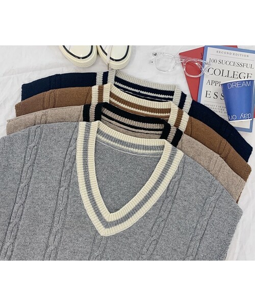 HOTPING(ホッピン)の「配色Vネックケーブルニットベスト(ベスト・レディース・Brown/White/Beige/Black・XS-XL/XL-2XL/2XL-3XL)」の3枚目の写真