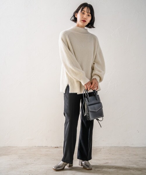 PAGEBOY(ページボーイ)の「【WEB先行予約】ウールライクセミフレアパンツ(パンツ・レディース・ブラック/ルージュ/杢ブラウン・S, M)」の4枚目の写真