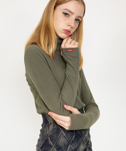 ALAND（エーランド）の「citybreeze／ロゴシンプルタートルネック（トップス・レディース・ホワイト(05)/ブラック(09)/チャコール(19)/カーキ(78)・FREE）」の4枚目の写真