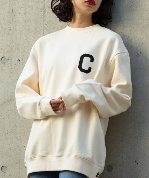 ALAND(エーランド)の「COVERNAT/Cロゴクルーネックプルオーバー(トップス・レディース・アイボリー(08)/ブラック(09)/グレー(15)/レッド(35)/ブラウン(50)/グリーン(75)/ライトブルー(83)・S/M/L/XL)」の1枚目の写真