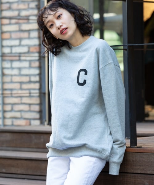 ALAND(エーランド)の「COVERNAT/Cロゴクルーネックプルオーバー(トップス・レディース・アイボリー(08)/ブラック(09)/グレー(15)/レッド(35)/ブラウン(50)/グリーン(75)/ライトブルー(83)・S/M/L/XL)」の3枚目の写真