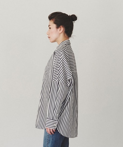 Curensology（カレンソロジー）の「＜&RC＞ビッグシャツ（トップス・ネイビーストライプ）」の4枚目の写真