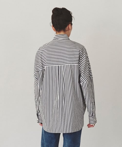 Curensology（カレンソロジー）の「＜&RC＞ビッグシャツ（トップス・ネイビーストライプ）」の5枚目の写真
