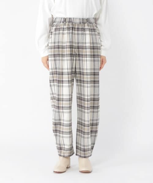 studio CLIP（スタディオクリップ）の「スラウチマルシェパンツ（パンツ・ホワイト(チェック)/ブラウン(チェック)/ブラックウォッチ/フラワープリント/イカットプリント/レオパード風プリント/アイボリー/ベージュ/インディゴ）」の20枚目の写真