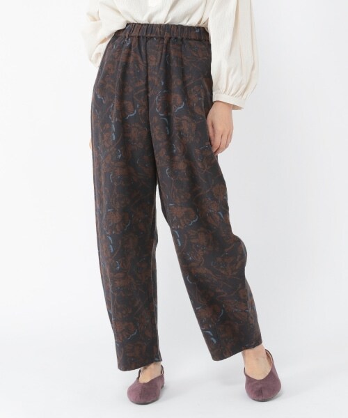 studio CLIP（スタディオクリップ）の「スラウチマルシェパンツ（パンツ・ホワイト(チェック)/ブラウン(チェック)/ブラックウォッチ/フラワープリント/イカットプリント/レオパード風プリント/アイボリー/ベージュ/インディゴ）」の4枚目の写真