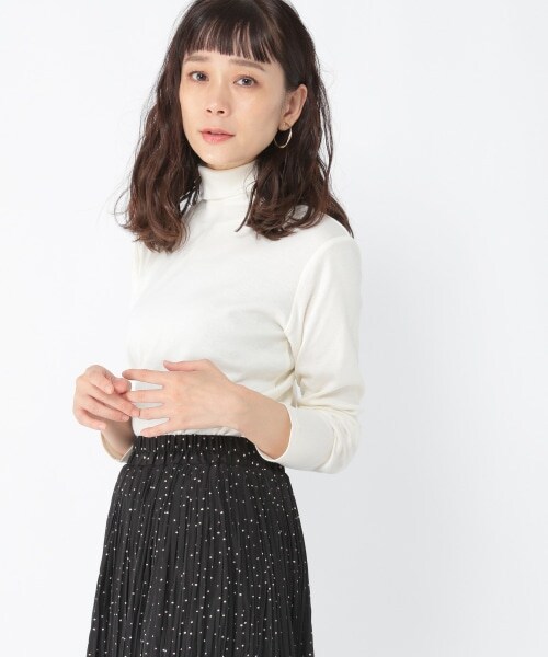 studio CLIP（スタディオクリップ）の「あったか機能付きタートルネックプルオーバー（トップス・ホワイト×ブラック/ブラック×ホワイト/オフホワイト/スモーク）」の3枚目の写真