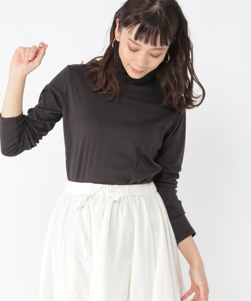 studio CLIP（スタディオクリップ）の「あったか機能付きタートルネックプルオーバー（トップス・ホワイト×ブラック/ブラック×ホワイト/オフホワイト/スモーク）」の4枚目の写真