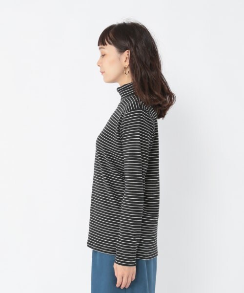 studio CLIP（スタディオクリップ）の「あったか機能付きタートルネックプルオーバー（トップス・ホワイト×ブラック/ブラック×ホワイト/オフホワイト/スモーク）」の11枚目の写真