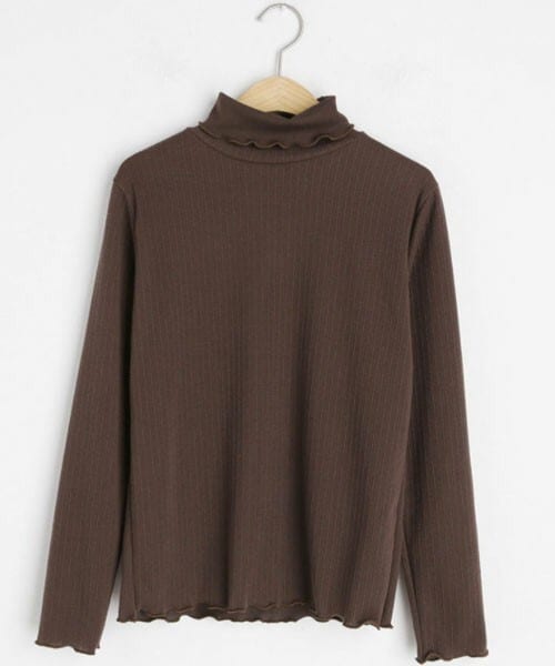 DHOLIC(ディーホリック)の「ウェーブハイネックTシャツ(Tシャツ/カットソー・レディース・ホワイト/レッド/ブラウン/ブラック/ベージュ・FREE)」の3枚目の写真