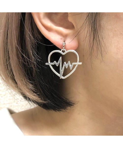 Handmade（ハンドメイド）の「ハート心電図ピアス（ネックレス