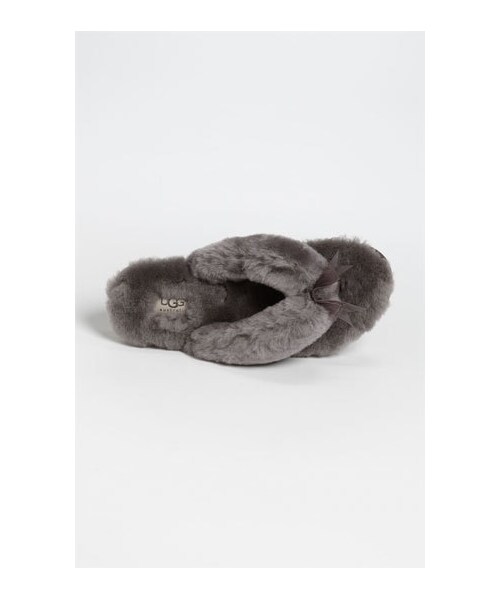 UGG（アグ）の「UGG® Australia 'Fluff II' Flip Flop (Women)（サンダル・Grey・6 M）」の2枚目の写真