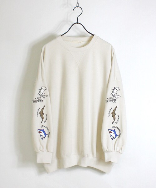 no brand（ノーブランド）の「サメ袖刺繍BIGスウェット/オフ