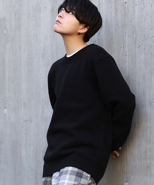 BOYSHE（ボーイシー）の「プレミアムラム クルーネックニット　ブラック（ニット/セーター・レディース・その他）」の2枚目の写真