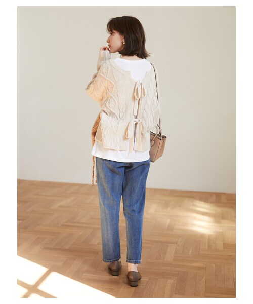 Green Parks(グリーンパークス)の「・RAY CASSIN アランガラバックリボンニット(トップス・アイボリー/ブラック/グレーベージュ・F)」の7枚目の写真