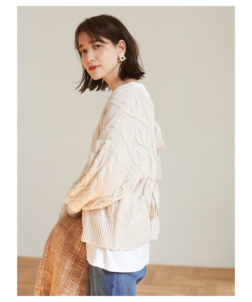 Green Parks(グリーンパークス)の「・RAY CASSIN アランガラバックリボンニット(トップス・アイボリー/ブラック/グレーベージュ・F)」の2枚目の写真