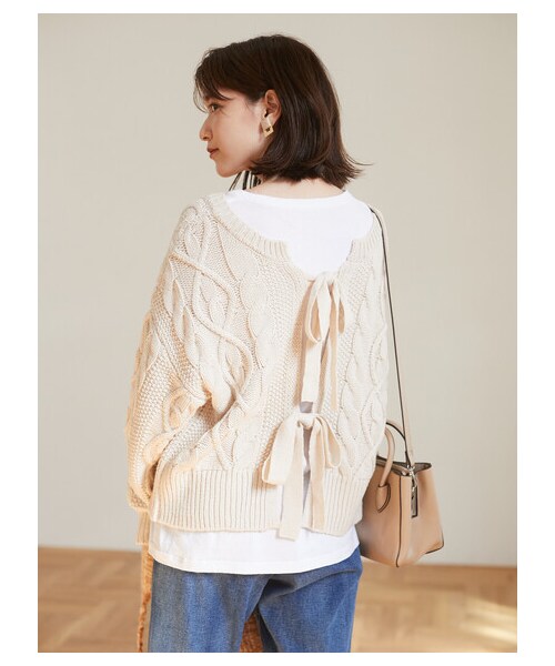 Green Parks(グリーンパークス)の「・RAY CASSIN アランガラバックリボンニット(トップス・アイボリー/ブラック/グレーベージュ・F)」の1枚目の写真