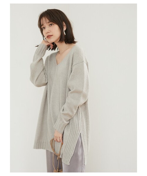 Green　Parks（グリーンパークス）の「サイドリブスリットVニットチュニック（トップス・アイボリー/グレー/ブラック/ブラウン/ブルーグリーン・F）」の7枚目の写真