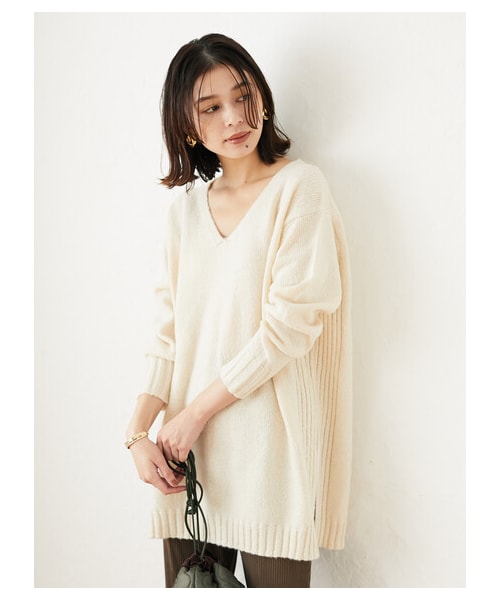 Green　Parks（グリーンパークス）の「サイドリブスリットVニットチュニック（トップス・アイボリー/グレー/ブラック/ブラウン/ブルーグリーン・F）」の5枚目の写真