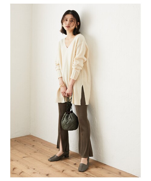 Green　Parks（グリーンパークス）の「サイドリブスリットVニットチュニック（トップス・アイボリー/グレー/ブラック/ブラウン/ブルーグリーン・F）」の2枚目の写真