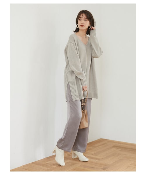 Green　Parks（グリーンパークス）の「サイドリブスリットVニットチュニック（トップス・アイボリー/グレー/ブラック/ブラウン/ブルーグリーン・F）」の8枚目の写真