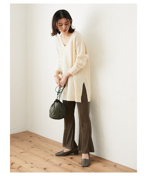Green　Parks（グリーンパークス）の「サイドリブスリットVニットチュニック（トップス・アイボリー/グレー/ブラック/ブラウン/ブルーグリーン・F）」の3枚目の写真