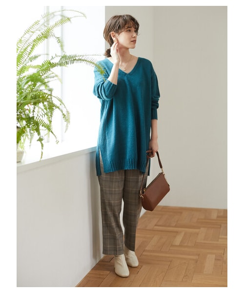 Green　Parks（グリーンパークス）の「サイドリブスリットVニットチュニック（トップス・アイボリー/グレー/ブラック/ブラウン/ブルーグリーン・F）」の12枚目の写真