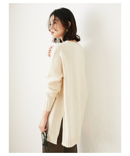 Green　Parks（グリーンパークス）の「サイドリブスリットVニットチュニック（トップス・アイボリー/グレー/ブラック/ブラウン/ブルーグリーン・F）」の6枚目の写真