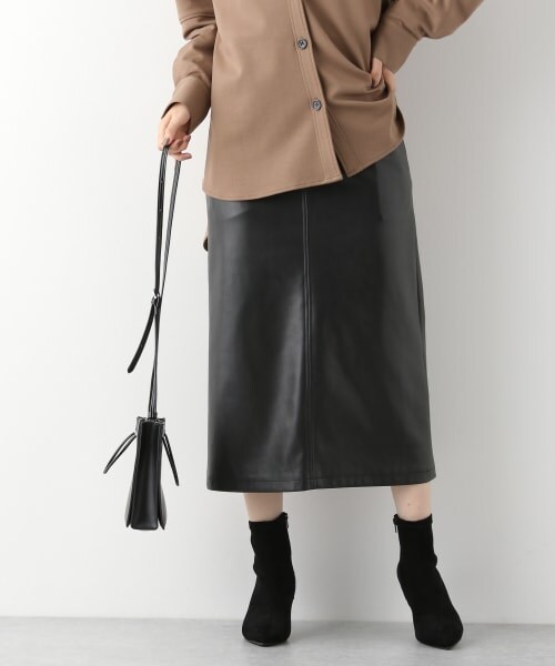 Andemiu（アンデミュウ）の「エコレザーサスツキスカート（スカート・ブラック/ライトブラウン(NEW)/ベージュ(NEW)）」の15枚目の写真