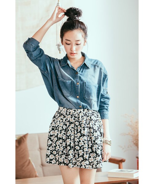 ORENDA（オレンダ）の「反摺袖扣環牛仔襯衫（トップス・レディース・藍/黑・F）」の6枚目の写真