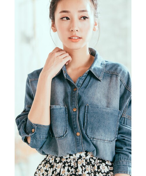 ORENDA（オレンダ）の「反摺袖扣環牛仔襯衫（トップス・レディース・藍/黑・F）」の7枚目の写真