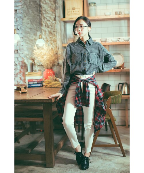 ORENDA（オレンダ）の「反摺袖扣環牛仔襯衫（トップス・レディース・藍/黑・F）」の14枚目の写真