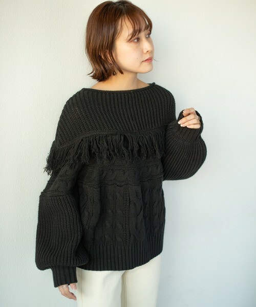 Auntie Rosa Holiday（アンティローザホリデー）の「フリンジケーブル切り替えニット（ニット/セーター・レディース・ホワイト/ブラック/グレー/ブルー・FREE）」の2枚目の写真