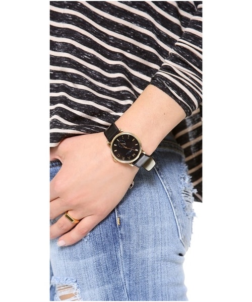 Marc by Marc Jacobs（マークバイマークジェイコブス）の「Marc by Marc Jacobs Leather Baker Watch（アナログ腕時計・Black・One Size）」の3枚目の写真