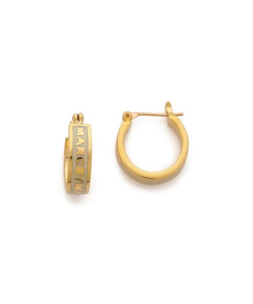 Marc by Marc Jacobs(マークバイマークジェイコブス)の「Marc by Marc Jacobs Huggie Hoops(ピアス(両耳用)・Cream/Black・One Size)」の1枚目の写真