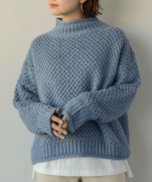 Auntie Rosa Holiday（アンティローザホリデー）の「変わり編みハイネックニット（ニット/セーター・レディース・グリーン/ベージュ/ブルー/パープル・FREE）」の3枚目の写真