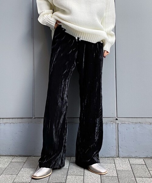 PAGEBOY（ページボーイ）の「【WEB先行予約】クラッシュベロアルーズパンツ（パンツ・レディース・ブラック/グレージュ/ダークブラウン・F）」の4枚目の写真