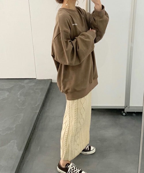 chocomee（チョコミー）の「ロゴスウェット/long size（スウェット・レディース・ホワイト/ブラウン・FREE）」の2枚目の写真