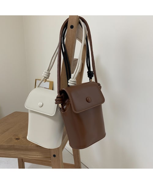 no brand（ノーブランド）の「フェイクレザーミニポシェット
